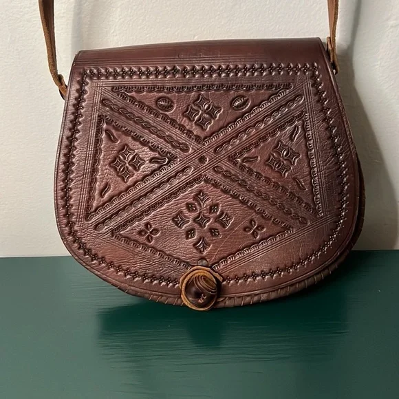 Vintage Bohemian Handmade & Hand Pressed 100%  Leather Saddle Crossbody Bag - Picture 2 of 12